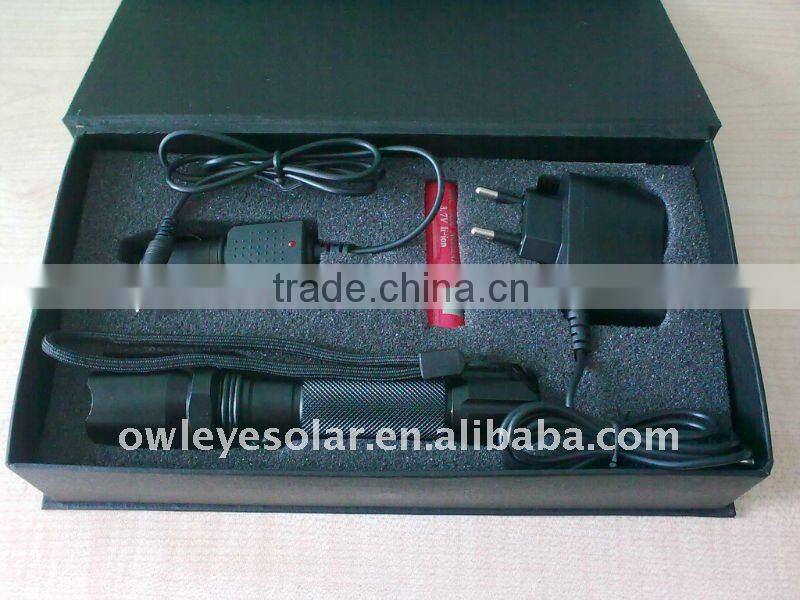 Rechargeable LED flashlight