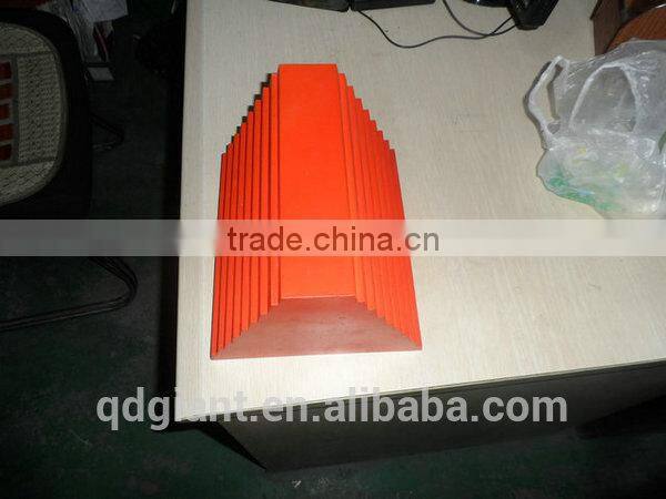 Pyramid wheel Chocks with handle 2.0KG