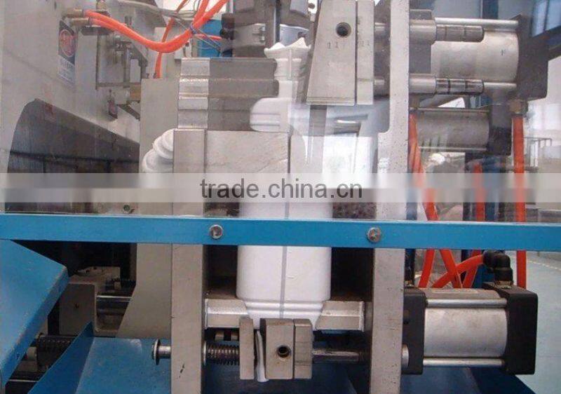 Automatic blow molding machine