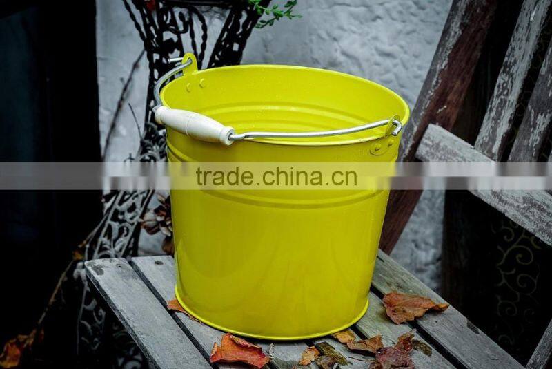 metal ice bucket with handle,galvanized metal beer bucket with wooden handle,ice bucket with wooden handle