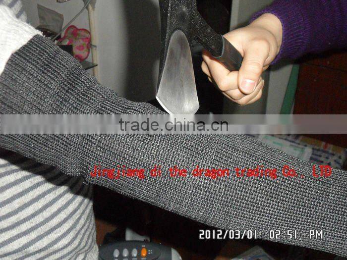 The arm-the self-defense cut armor and cut down the arm and arm cut the knife fight scratch