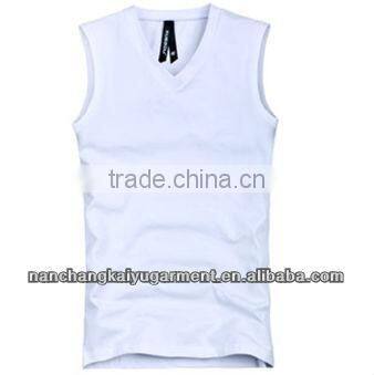 sleeveless T-shirt
