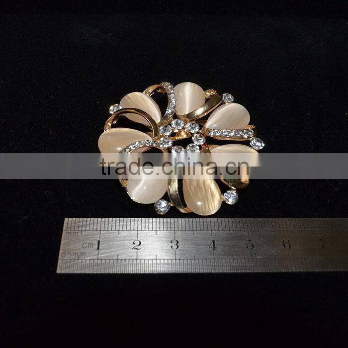 Alibaba china best sell blue crystal brooch wedding invitations