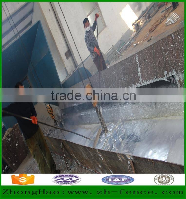 Factory direct sale powder coated triangle bending fence / peach shape post fence