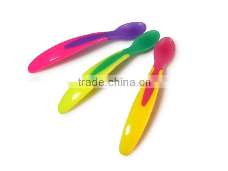 2016 High Quality baby temperature colored changing heat sensitive spoon