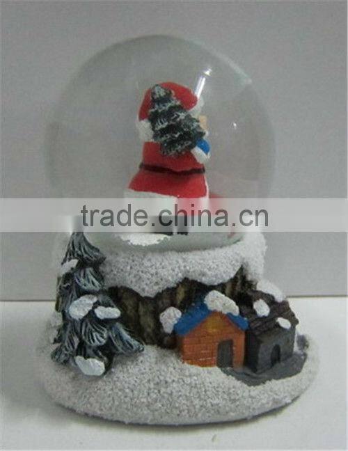 Polyresin snow globe with snow flake