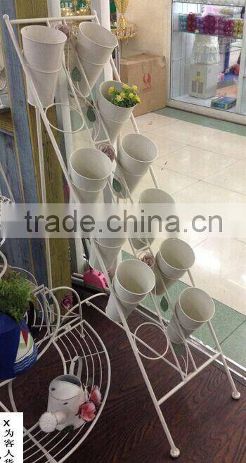 2016 custom european-style white wrought iron landing flower stand with12 flower barrels