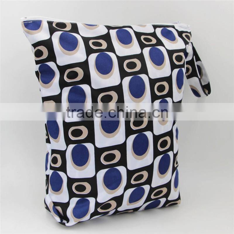 Free Sample Two pockets Printed Patterns Cloth Diaper Wetbag for baby Snap Handle Mummy Bag