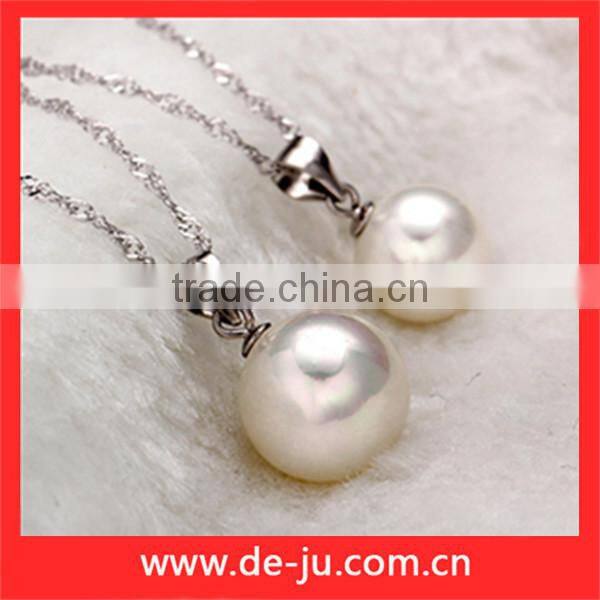 Simply Desgin Pearl Necklace