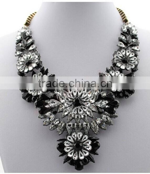 2016 hot sales bulk flower resin crystal material gold chain flower pendant shourouk statement necklace semi precious jewellery