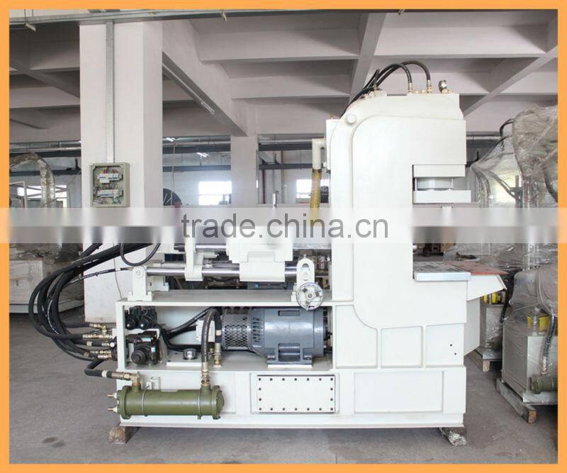 Plug injection molding machine