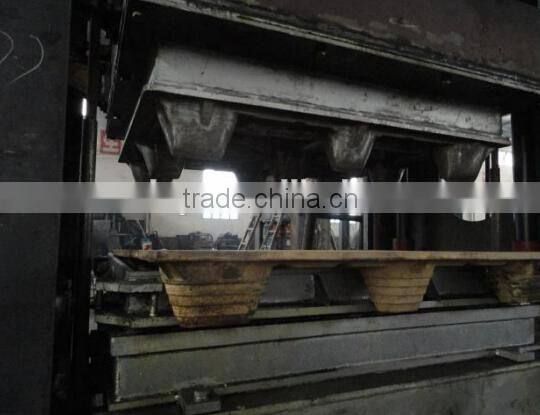 Recycling wood waste wood pallet machine