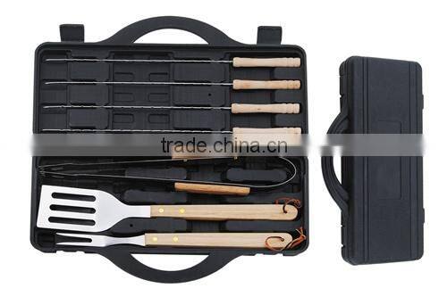 7pcs Wood Handle Barbecue Set With Plastic Storage Case