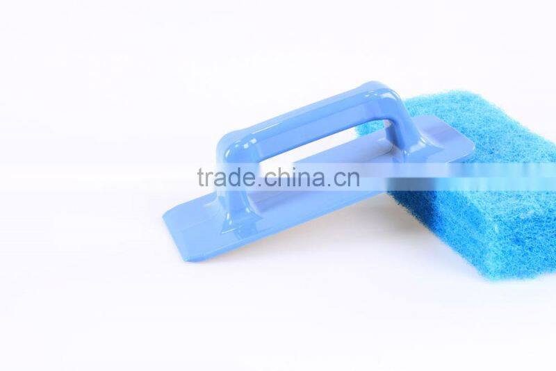 Ergonomic handle cleaning scouring scrubber pad holder
