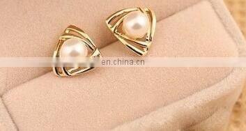 Korean jewelry sweet and romantic and lovely and generous temperament imitation pearl earring hollow Triangle earring