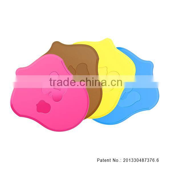 Silicone squirrel-and-pinecone design cup coaster