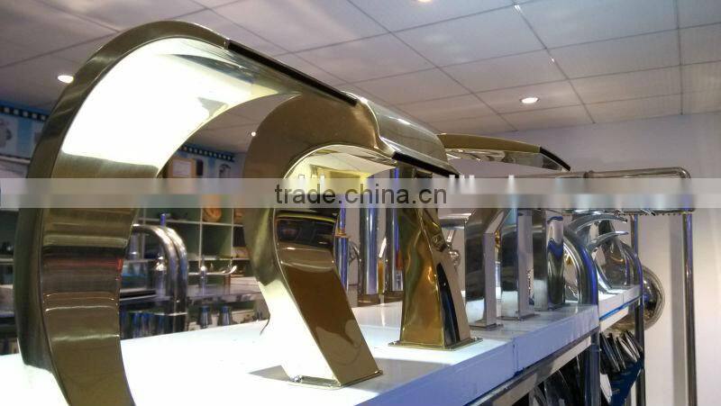 Water curtain for swimming pool and spa pool