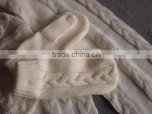 TYTP003 Winter children' white fashion scarf, hat & glove