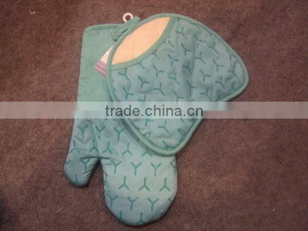 Heat resistant silicone oven mitts