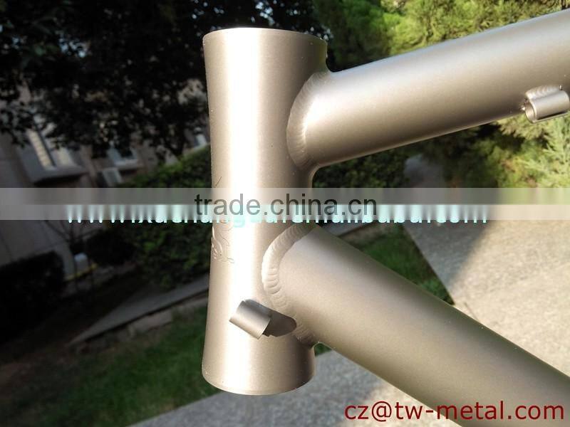 Customized Titanium road bicycle frame touring bike frame with polished logo & Integrated head tube