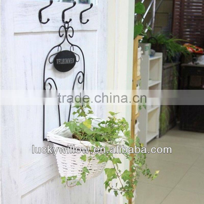 Driect supply graceful wall wicker hanging basket for garden decoration