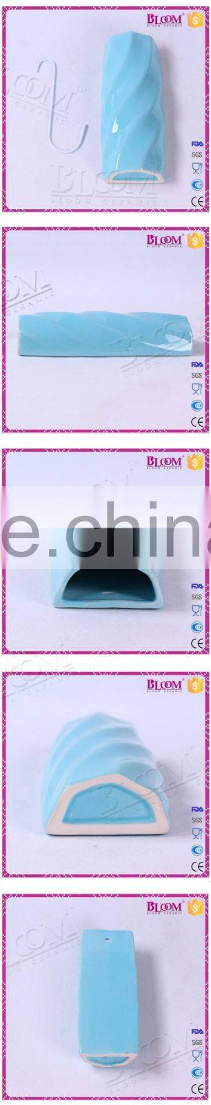 manual ceramic humidifier with plastic spraying "S" hook
