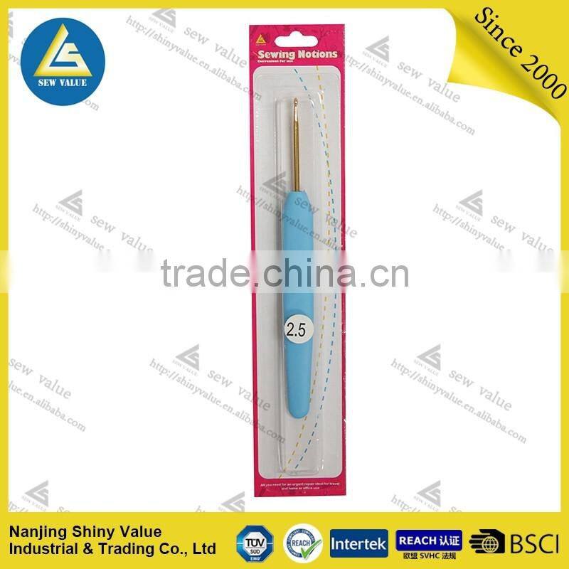 Different colors assorted sizes plastic handle crochet hook set