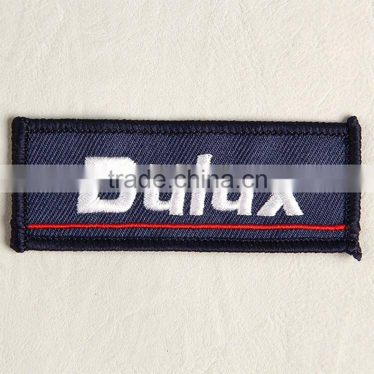 Damask woven label with overlocked embroidery for girls' bell bottom pants