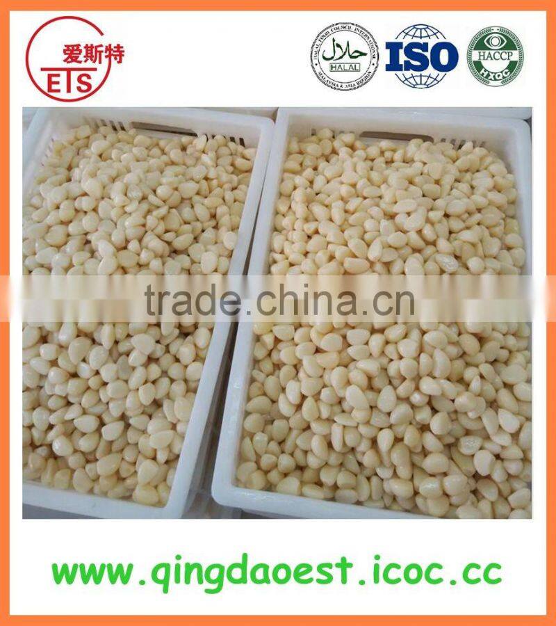 Garlic in brine with peeled garlic