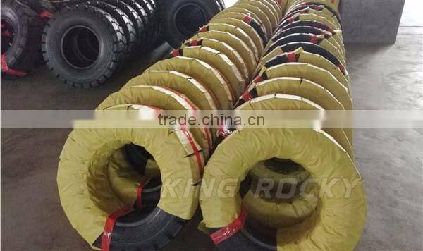Wide tread rubber pneumatic forklift tire 700-12