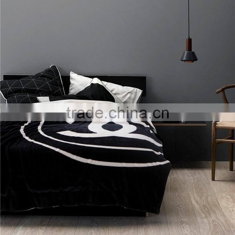 HOT Brand black throw flannel fleece blanket 150x200cm with luxury brand logo shawl nap travel blankets couverture polaire manta