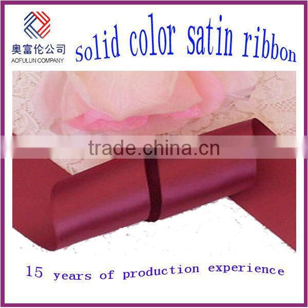 Gift boxes to decorate with ribbon