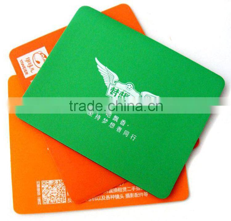 Promotional comfortable cheap plastic mouse pad