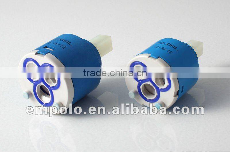 Deck Mounted Pull Out Kitchen Faucet KM4002