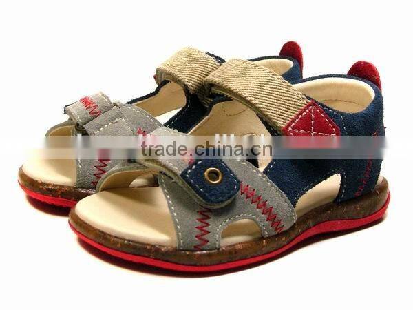 2016 Wholesale Summer Children Suede Leather Sandals with Buckle Strap