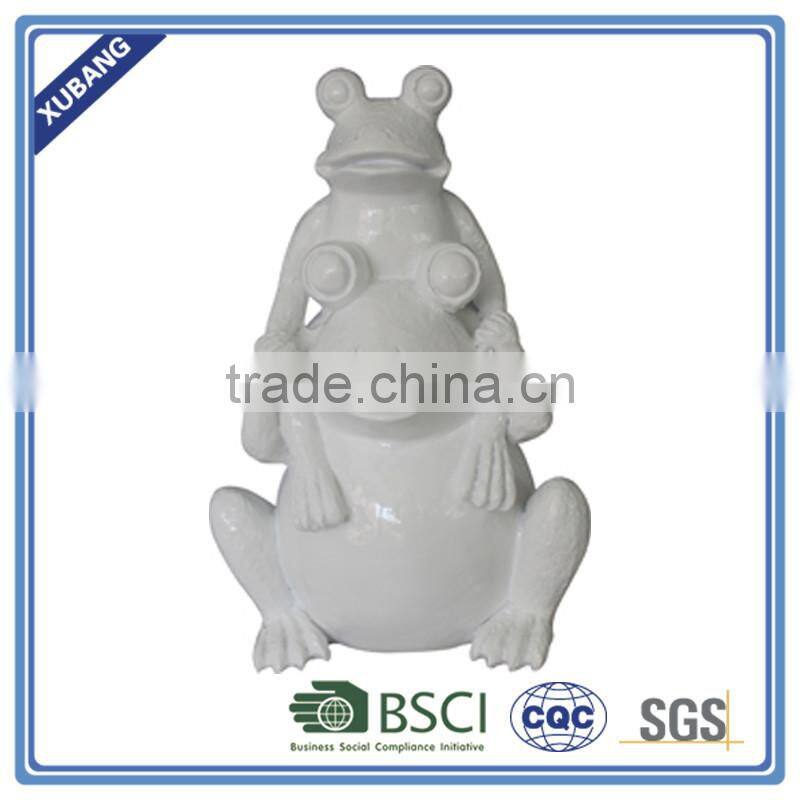 Cheap Poly Resin 2 Frogs Pyramid Figurine