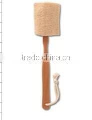 Natural loofah brush with wooden handle and hanging rope