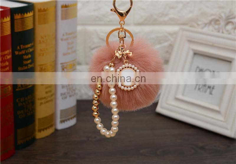 2021 Wholesale custom luxury fur ball key holder Pearl keychains pom pom bow keychain for women bag good quality