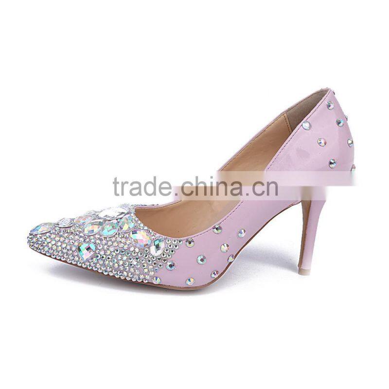 China Wholesale Beige Rubber Sole 6CM Heels Shoes, Pink Patent Leather Low Heel Crystal Wedding Shoes