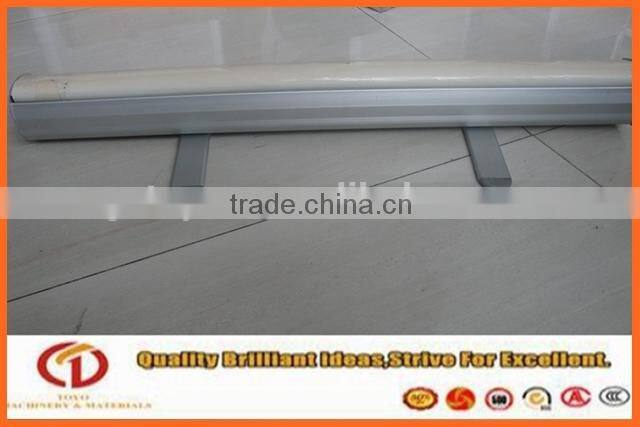 Retractable roll down banner