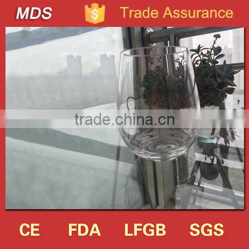 Home decor tall heat-resistant glass vases containing flowers