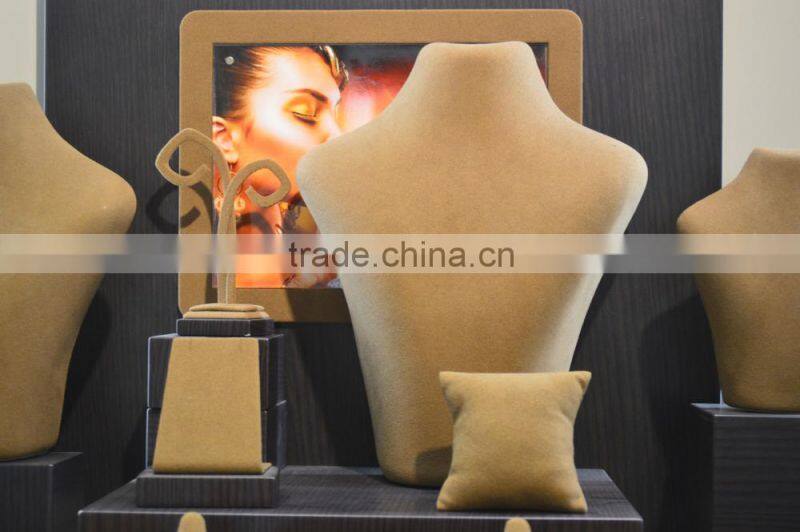 2015 newest jewellery window display props high-end suede jewellery display