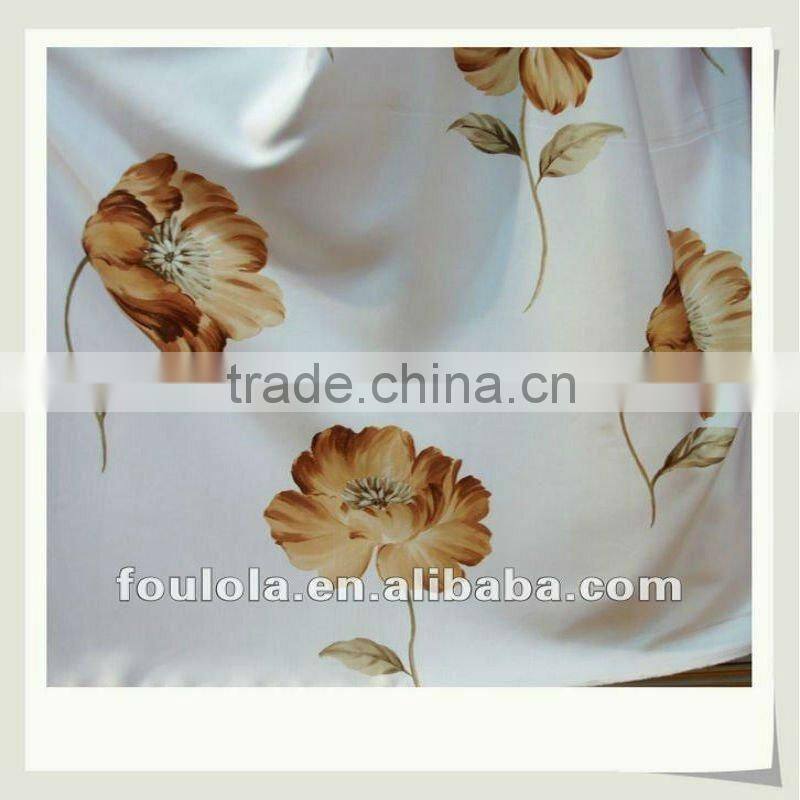 Polyester Printed Red and White Curtains Matching Bedding