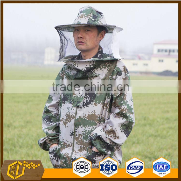 Camouflage bee suit for beekeeping