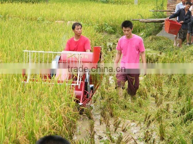Crawler type mini grain harvester with driver seat