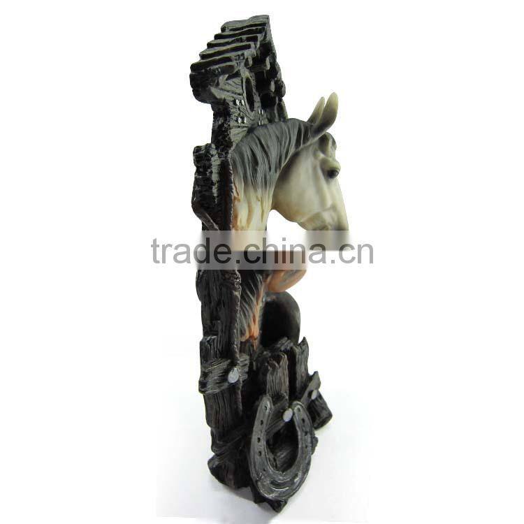 2015 hot selling resin horse head for business gift