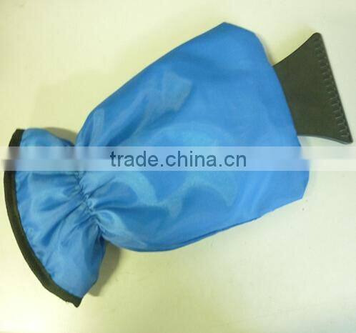 15052315 Winter Warmly Plastic Ice Scraper With Glove
