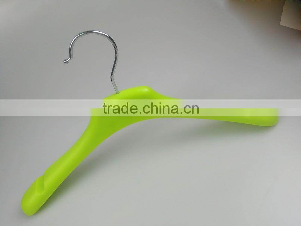 HA6975 plastic hangers manufacturers custom luxury logo plastic hanger