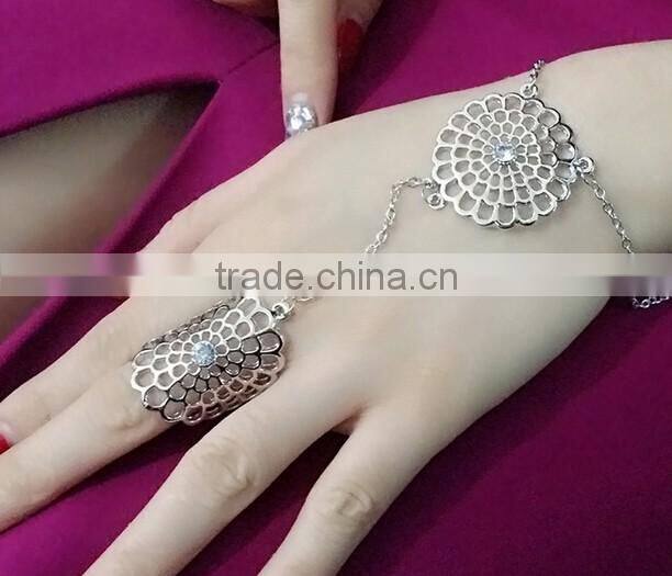 Latest gold finger ring designs hollow sun shape gold women's finger ring bracelet