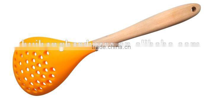 F01-4 2015 hot sale Silicone Kitchen Cooking Skimmer, Silicone Skimmer, Kitchen Skimmer with wooden handle